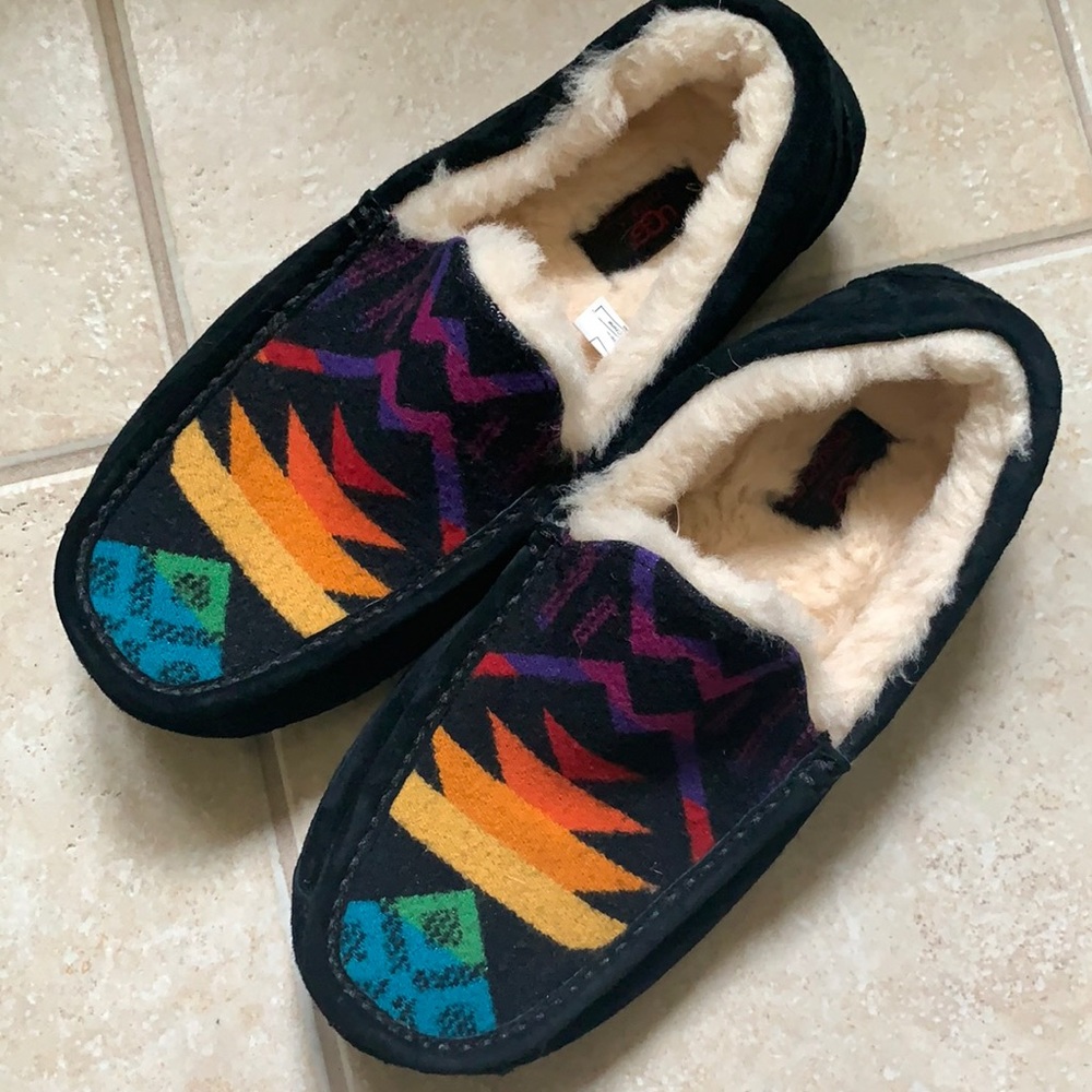Men’s size 9 Ugg Australia Pendleton slippers
